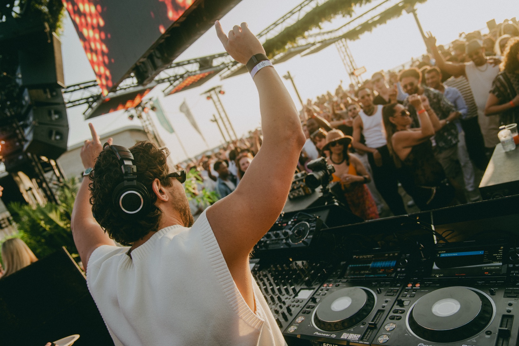 Later aan Zee, Bloemendaal — DJ at the Out of the Box beach party