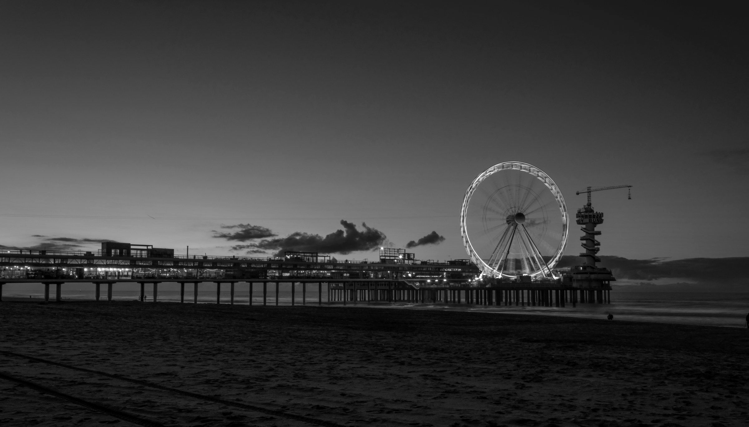 Scheveningen pier at night